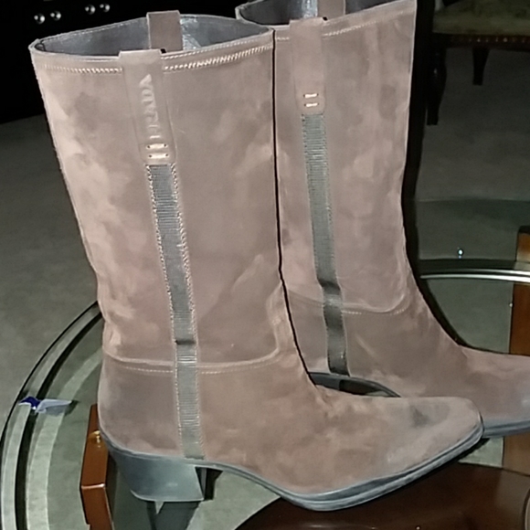 Prada boots - Picture 2 of 7